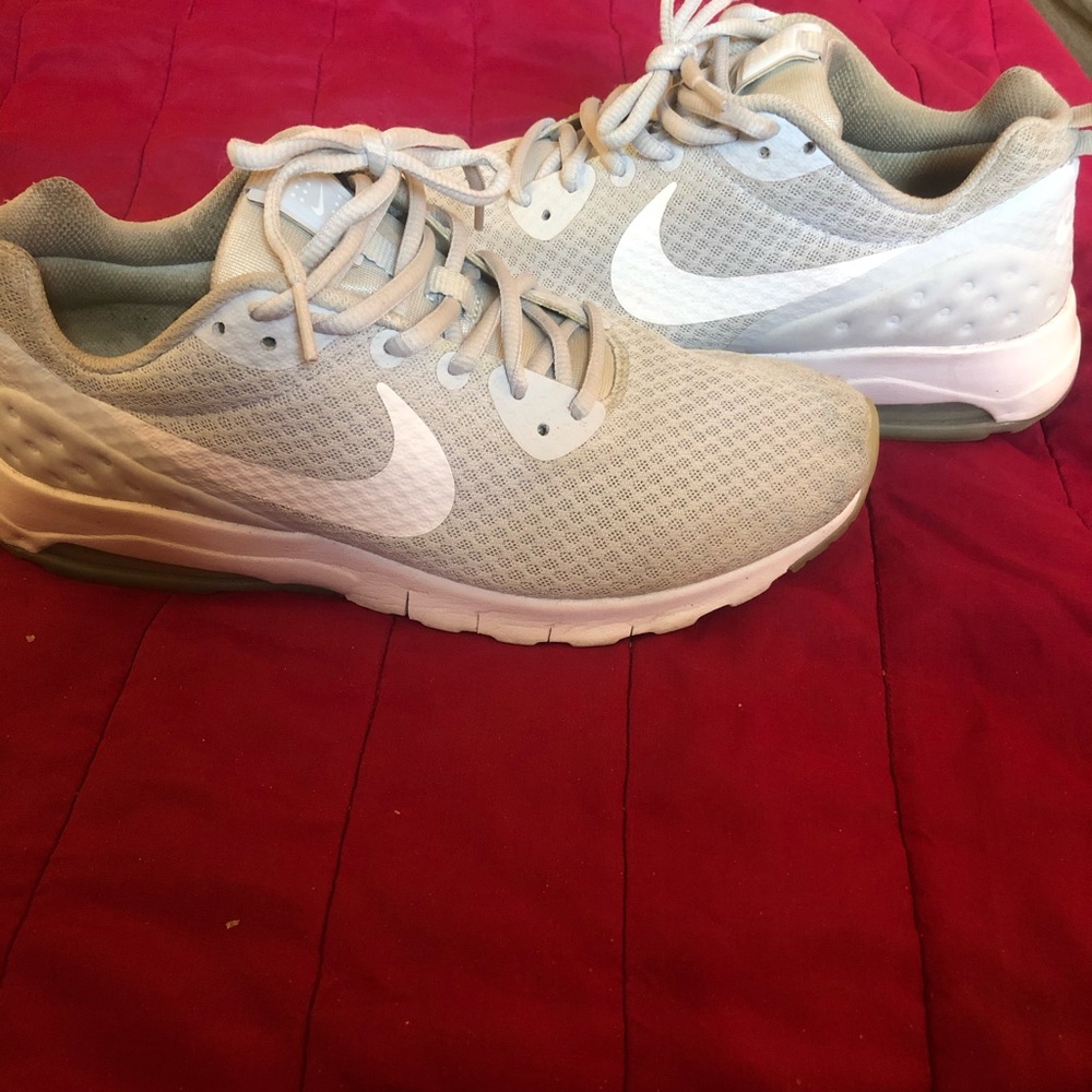 Nike Air Max Motion Low Sneakers